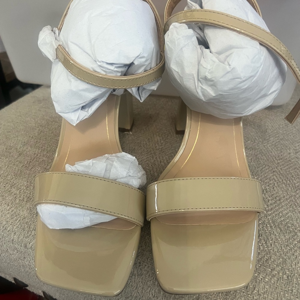 Journee Collection Beige Patent Block Heels - Picture 3 of 7